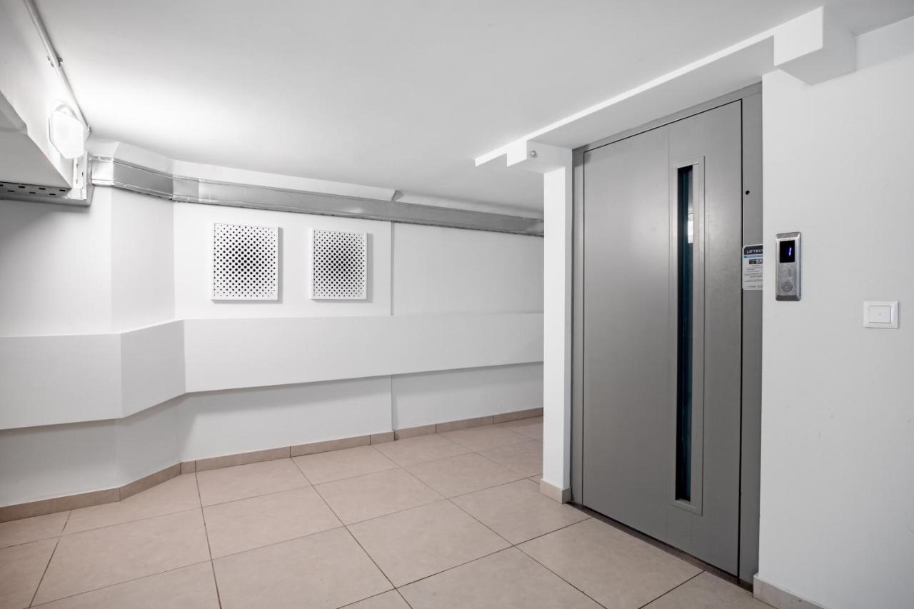 Supreme B2 Apartment In Syntagma เอเธนส์ ภายนอก รูปภาพ